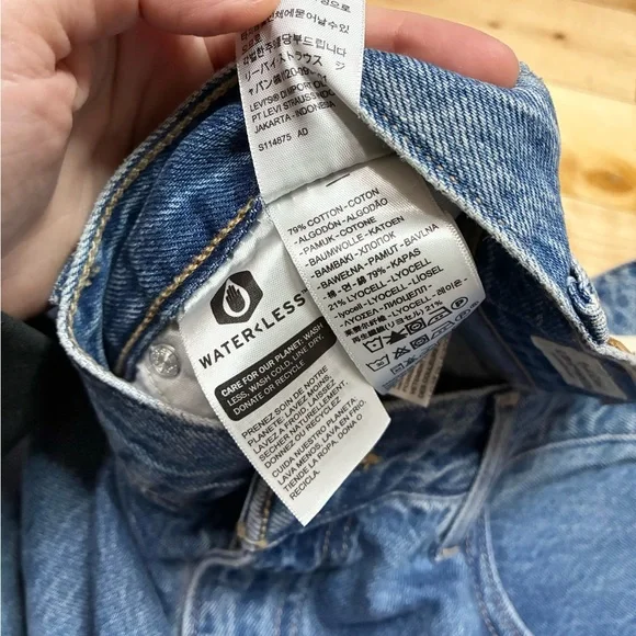 NEW. Levi’s High Loose Taper Jeans. NWT - Picture 9 of 9